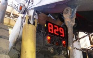 Aplicación NVIZN™ Pantalla de identificación de vehículo programable de 3 dígitos numéricos rojos de 16'' (VID-3N16-R)